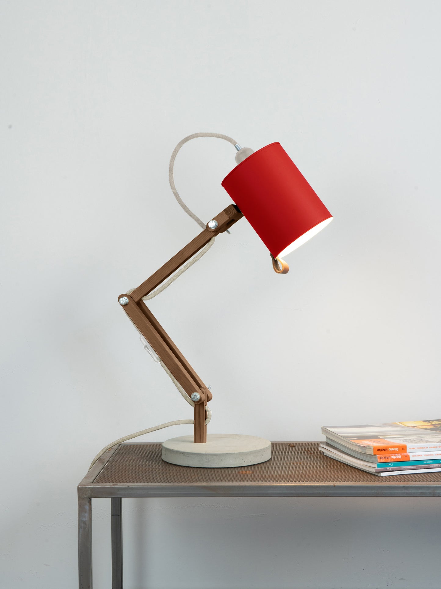 color=rojo-claro&acabado-de-madera=cafe&color-de-cable=beige|1d977e6aab08a200951402fded08cede