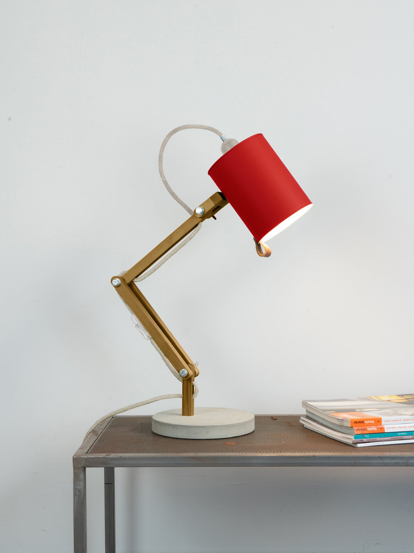 color=rojo-claro&acabado-de-madera=caramelo&color-de-cable=beige|776d80c4d0ef8d3fb704097f93e2644b
