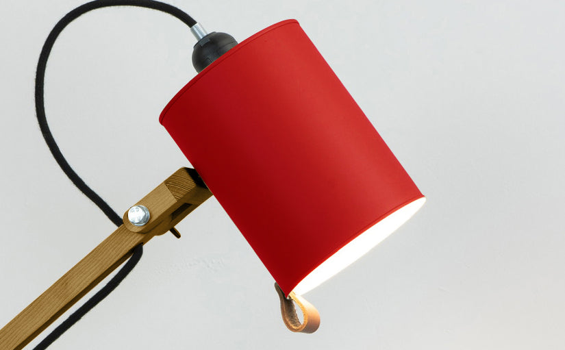 crop=color&color=rojo-claro&acabado-de-madera=caramelo&color-de-cable=negro|8622690766dcc2e8e56cc87d84a99b4b