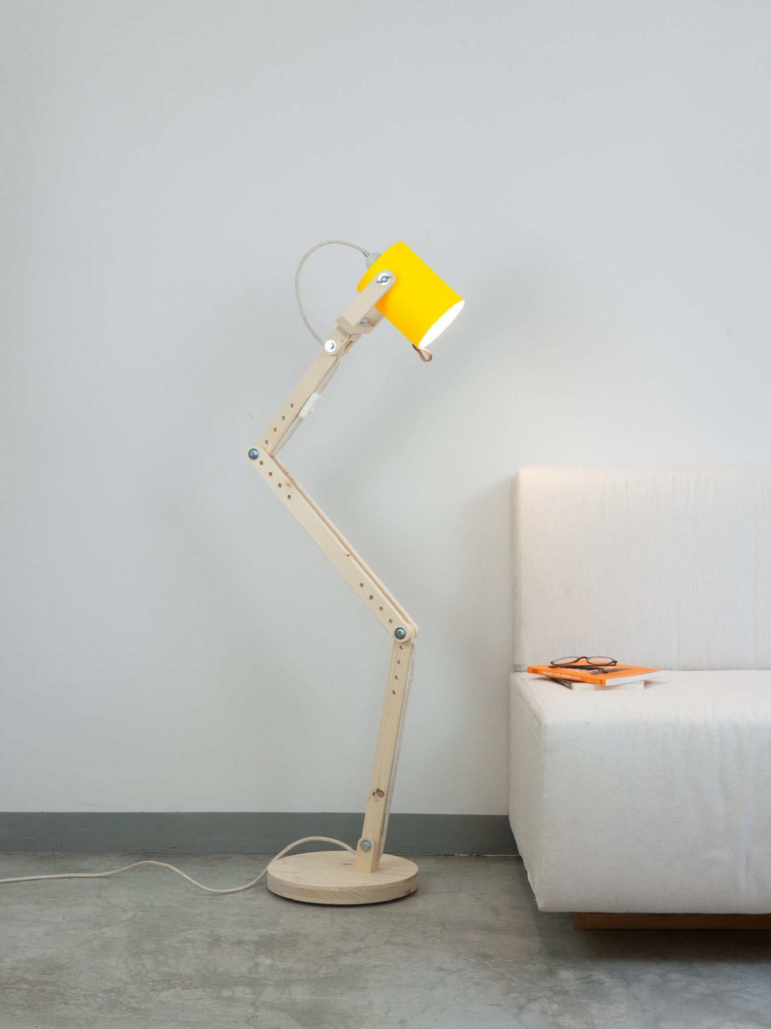 color=amarillo-claro&acabado-de-madera=natural&color-de-cable=beige|b2c634688f68866755d635d5ae705083