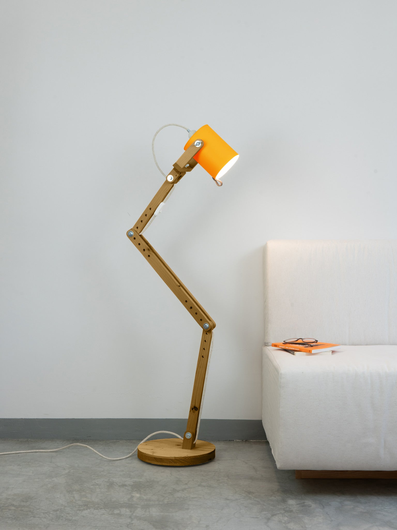 color=amarillo-yema&acabado-de-madera=caramelo&color-de-cable=beige|42a7363e2bee757751adccc568dc4324