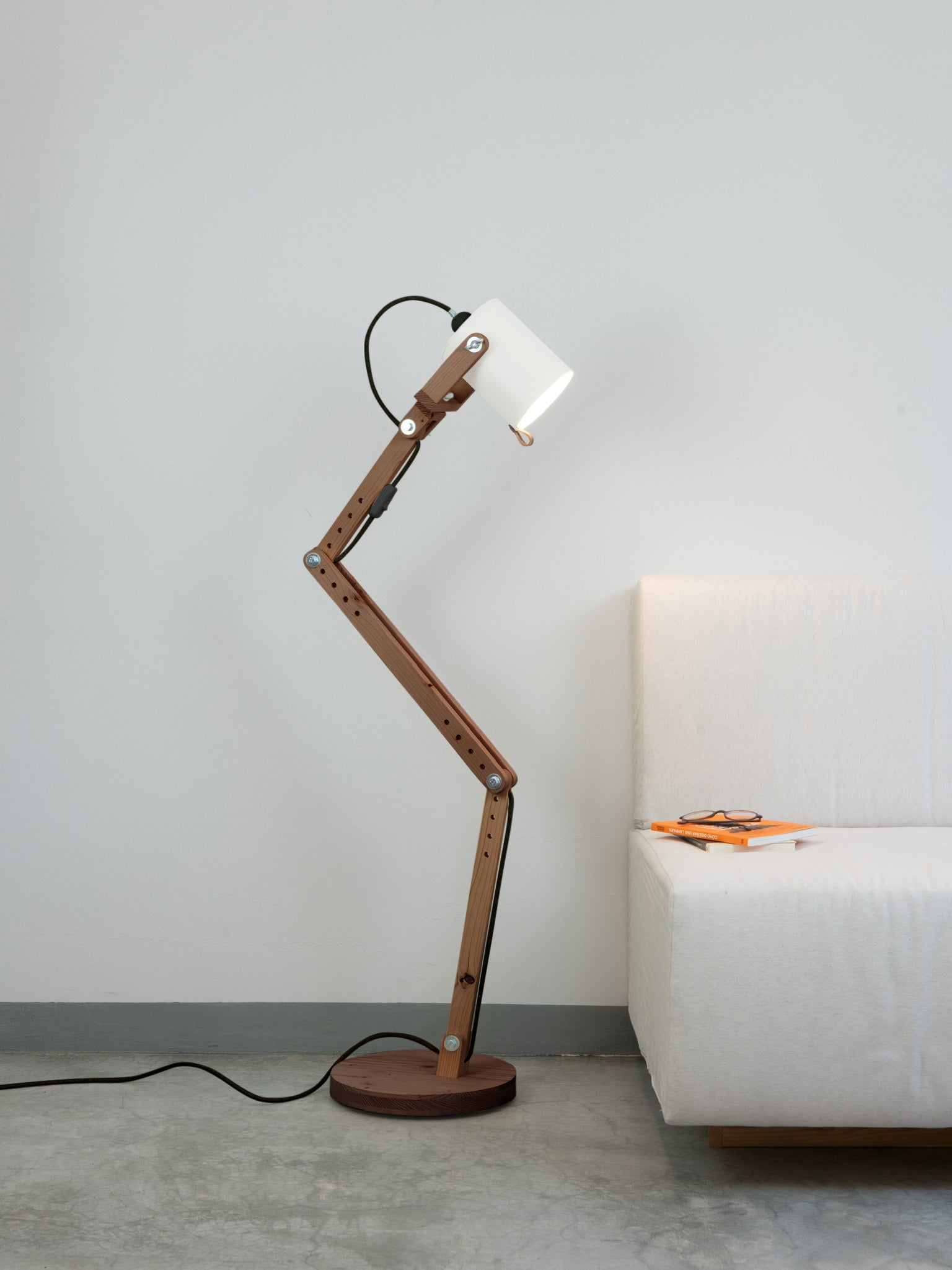 color=blanco-mate&acabado-de-madera=cafe&color-de-cable=negro|24f6f53e157755509a3259a38a714f0c