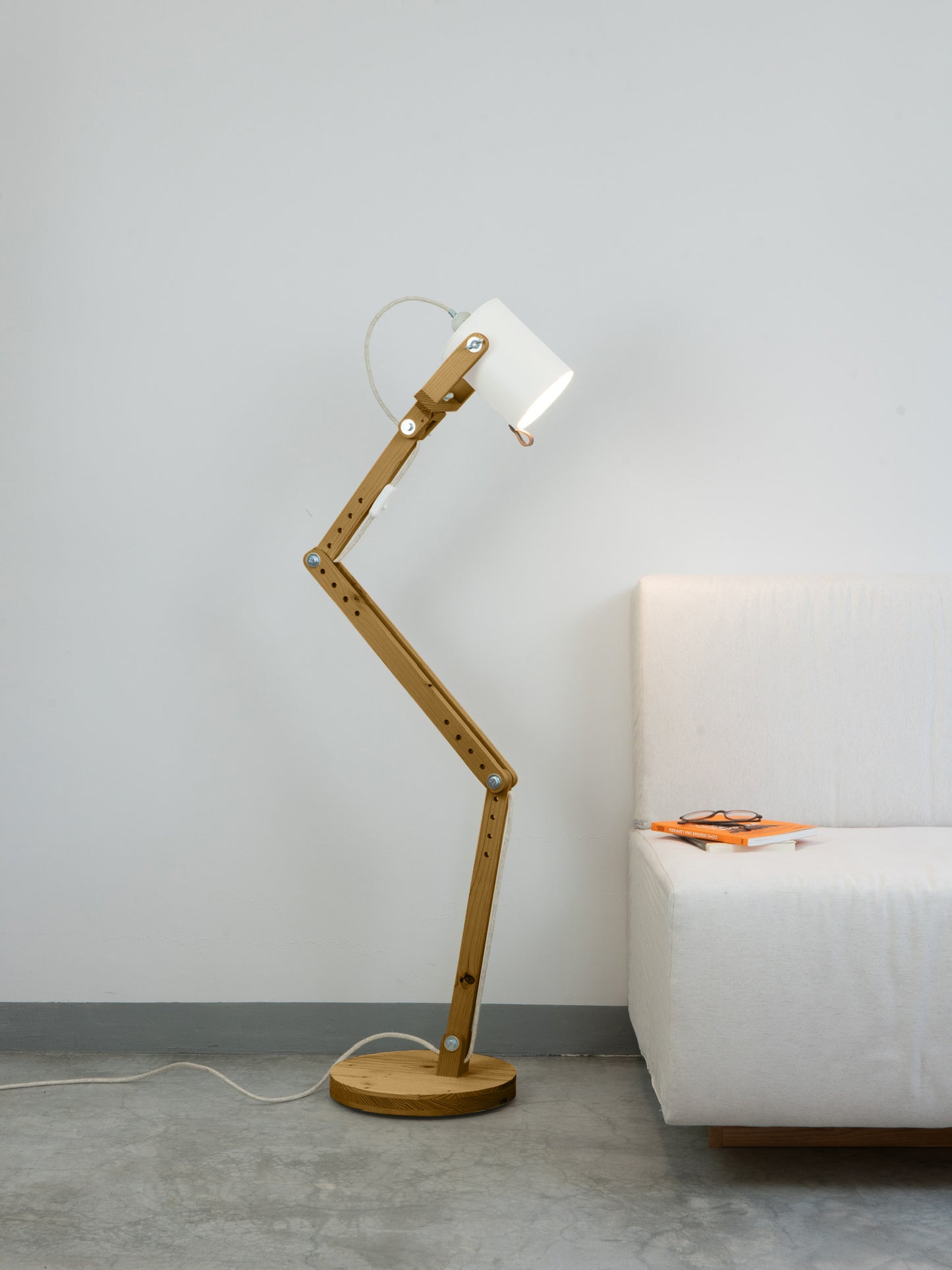color=blanco-mate&acabado-de-madera=caramelo&color-de-cable=beige|78eeca987926c06451dddeb63611de65
