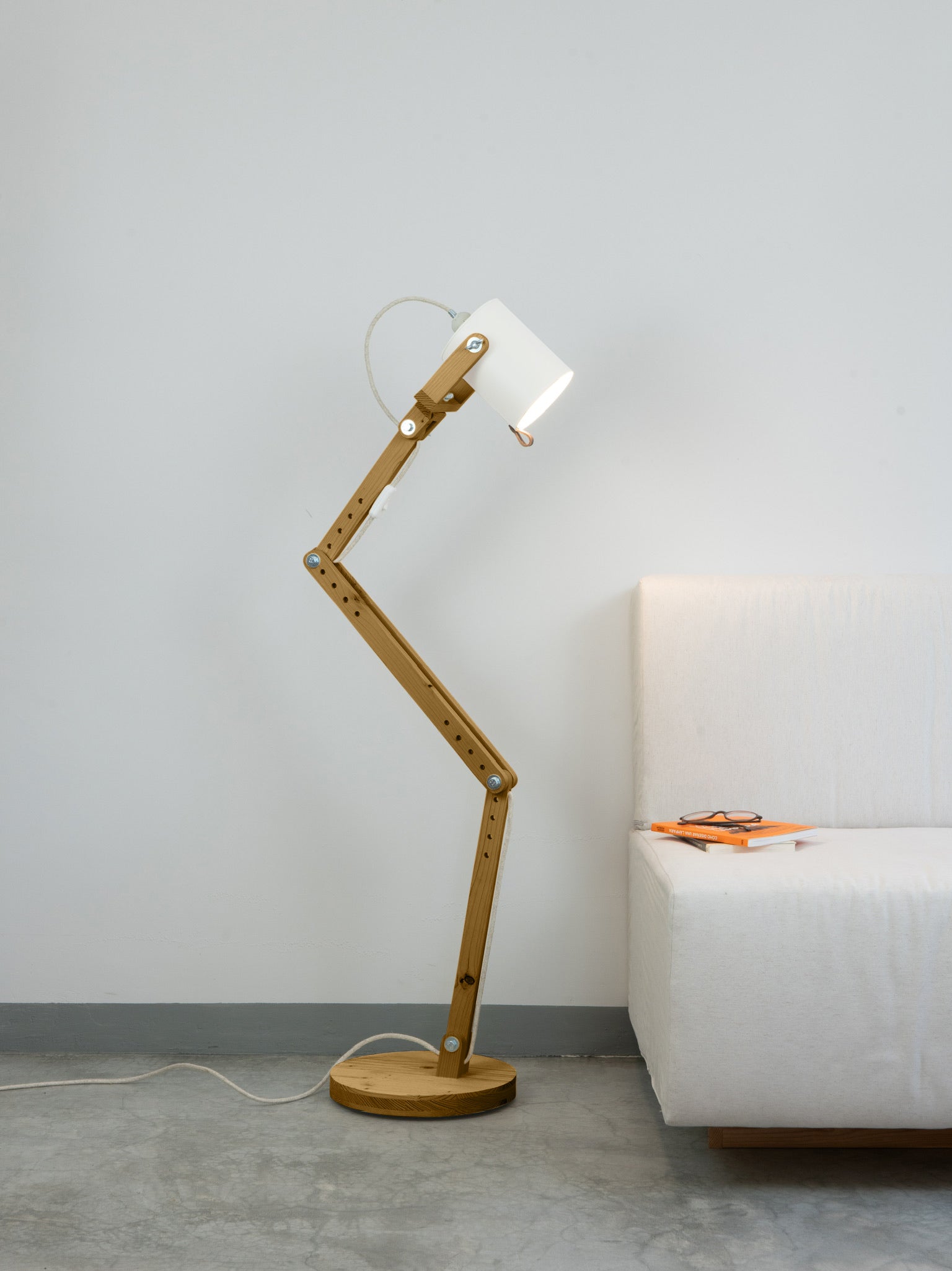 color=blanco-mate&acabado-de-madera=caramelo&color-de-cable=beige|78eeca987926c06451dddeb63611de65