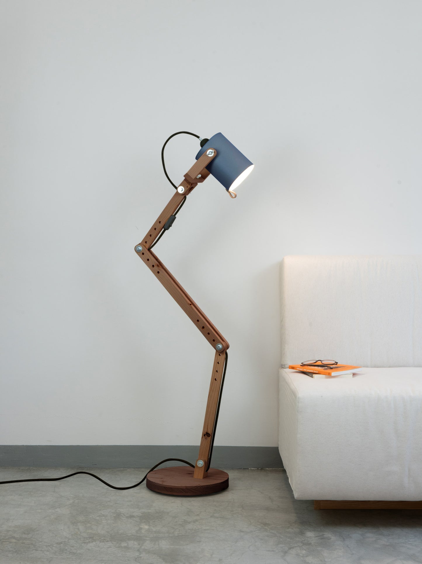 color=gris-azulado&acabado-de-madera=cafe&color-de-cable=negro|f8c6691b3c65c268d0fc0390d9dcd7d6