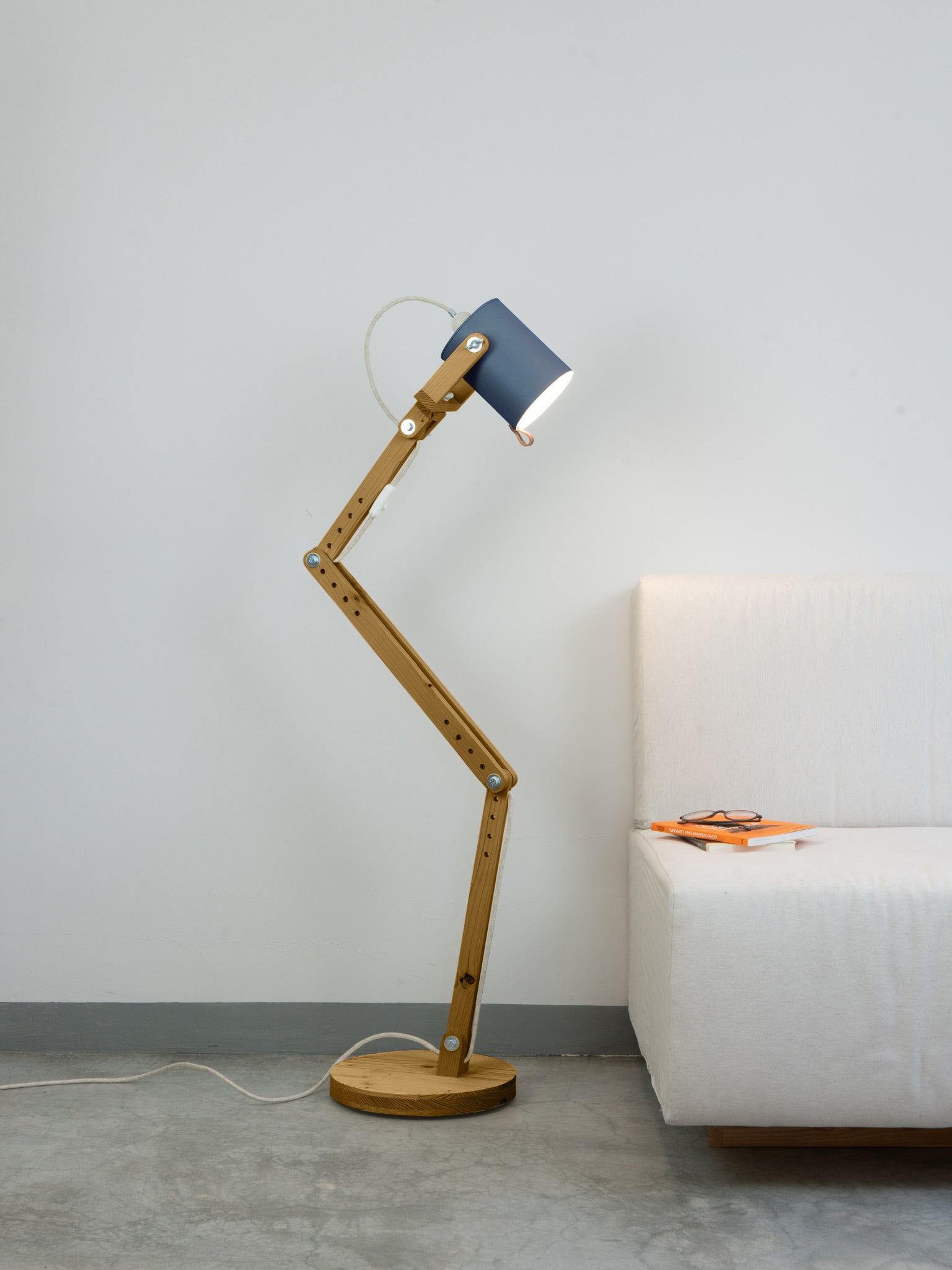 color=gris-azulado&acabado-de-madera=caramelo&color-de-cable=beige|cccdf63bc770c6e5f4b6e75b6b43fb7b