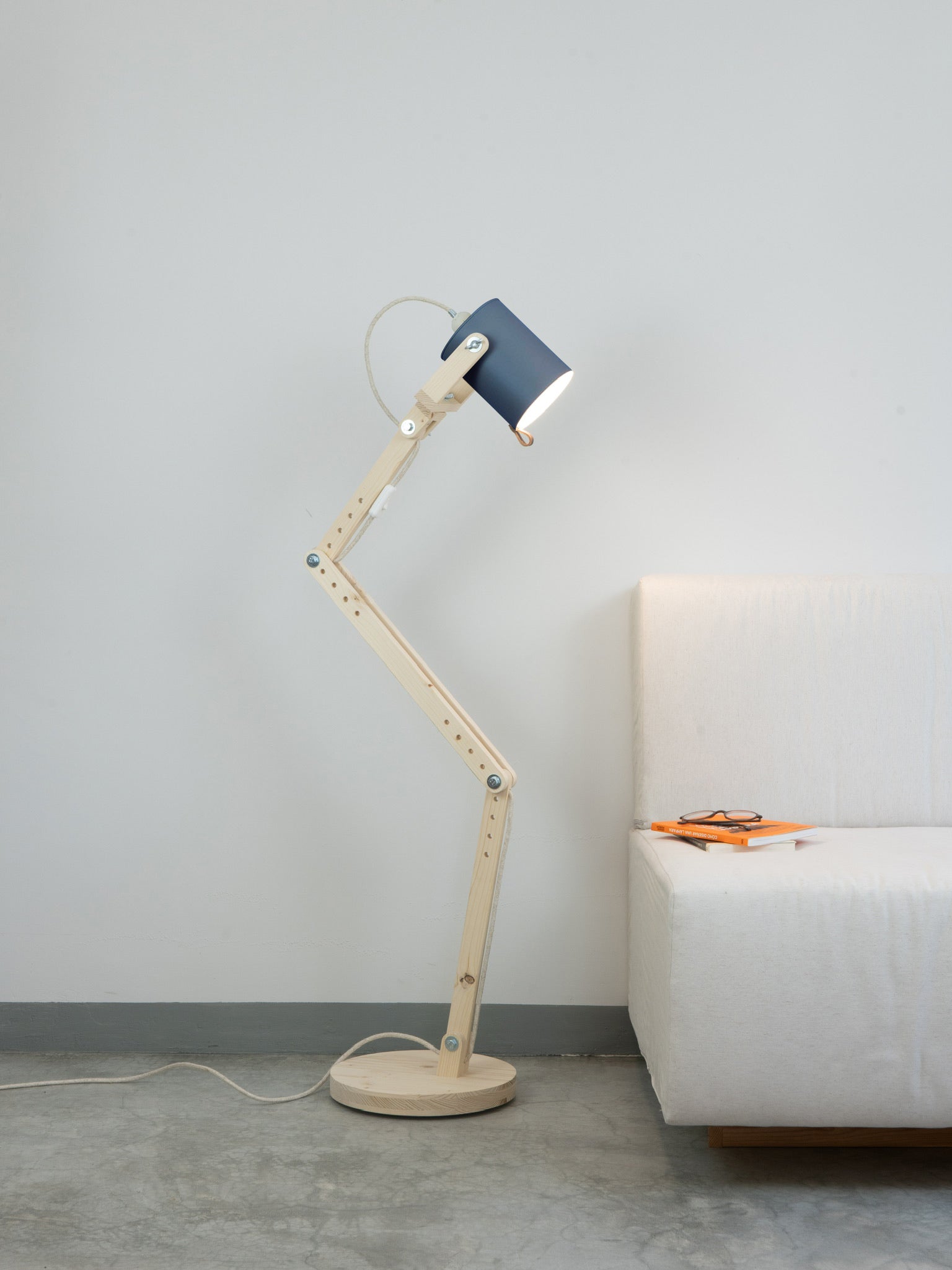 color=gris-azulado&acabado-de-madera=natural&color-de-cable=beige|10bd80ac375c86451ac5ea046dfaf15c