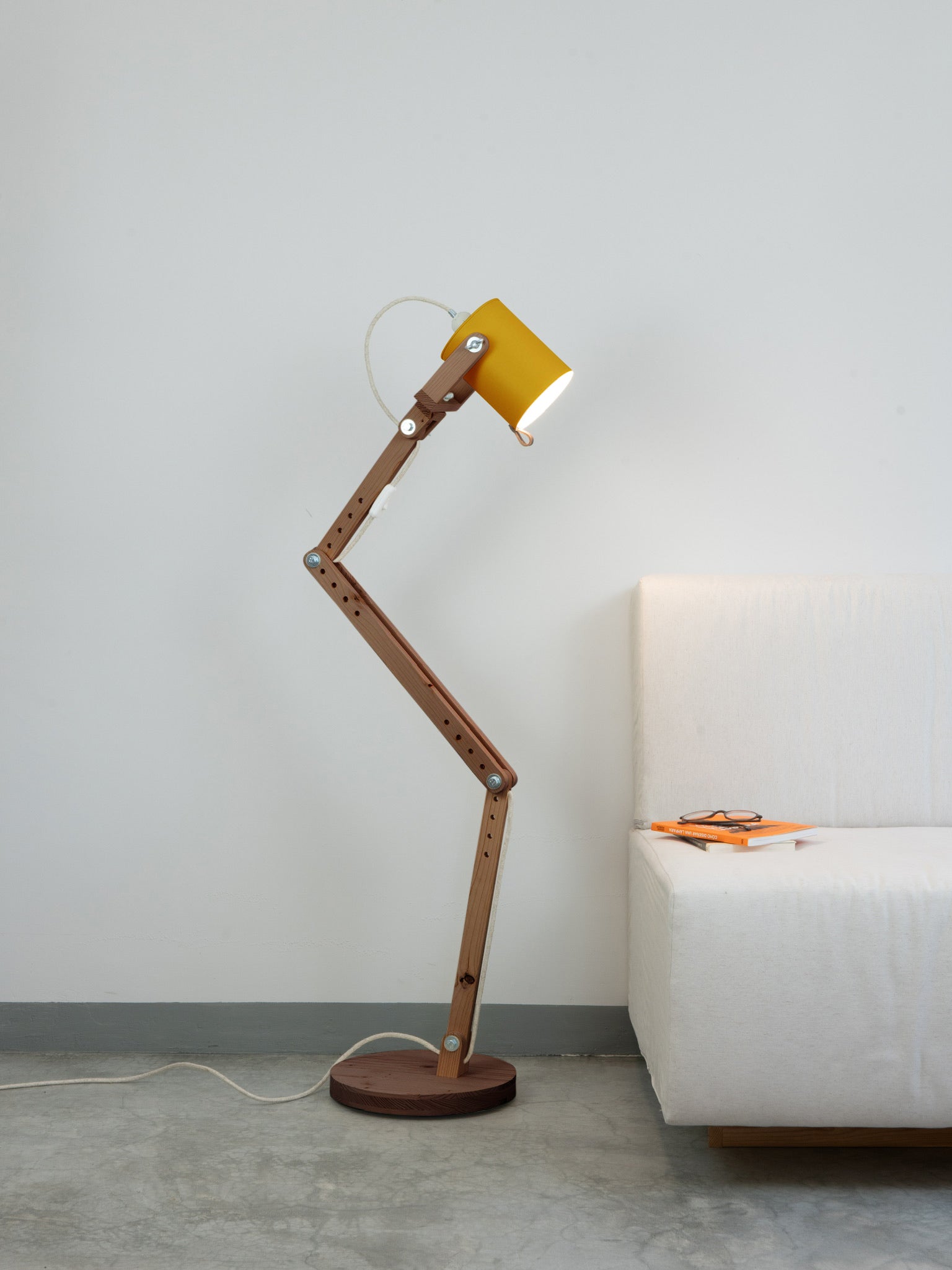 color=mostaza&acabado-de-madera=cafe&color-de-cable=beige|0426c3a720646375a0a9ecda11341be2