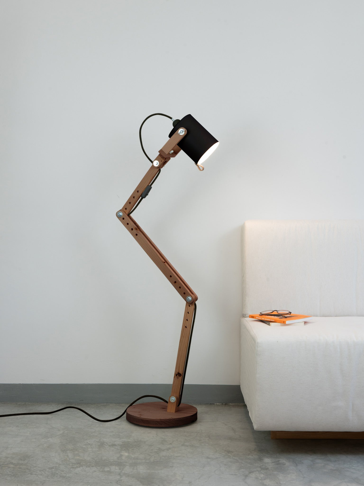 color=negro&acabado-de-madera=cafe&color-de-cable=negro|33272a1dcb4bb191cfee3da57e15d6b3