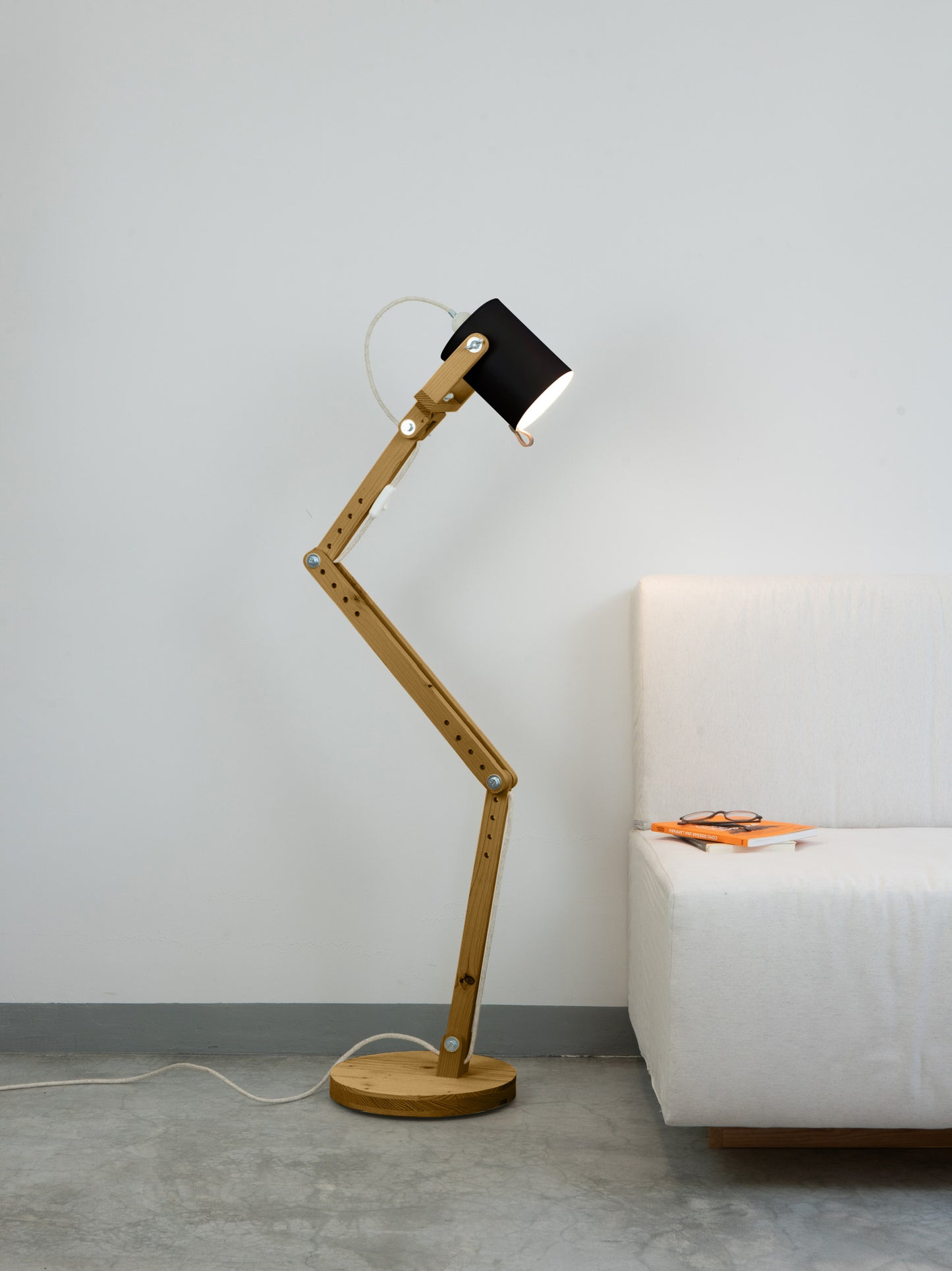 color=negro&acabado-de-madera=caramelo&color-de-cable=beige|b3b4df4f3af1dbd472aefba8efac43c5