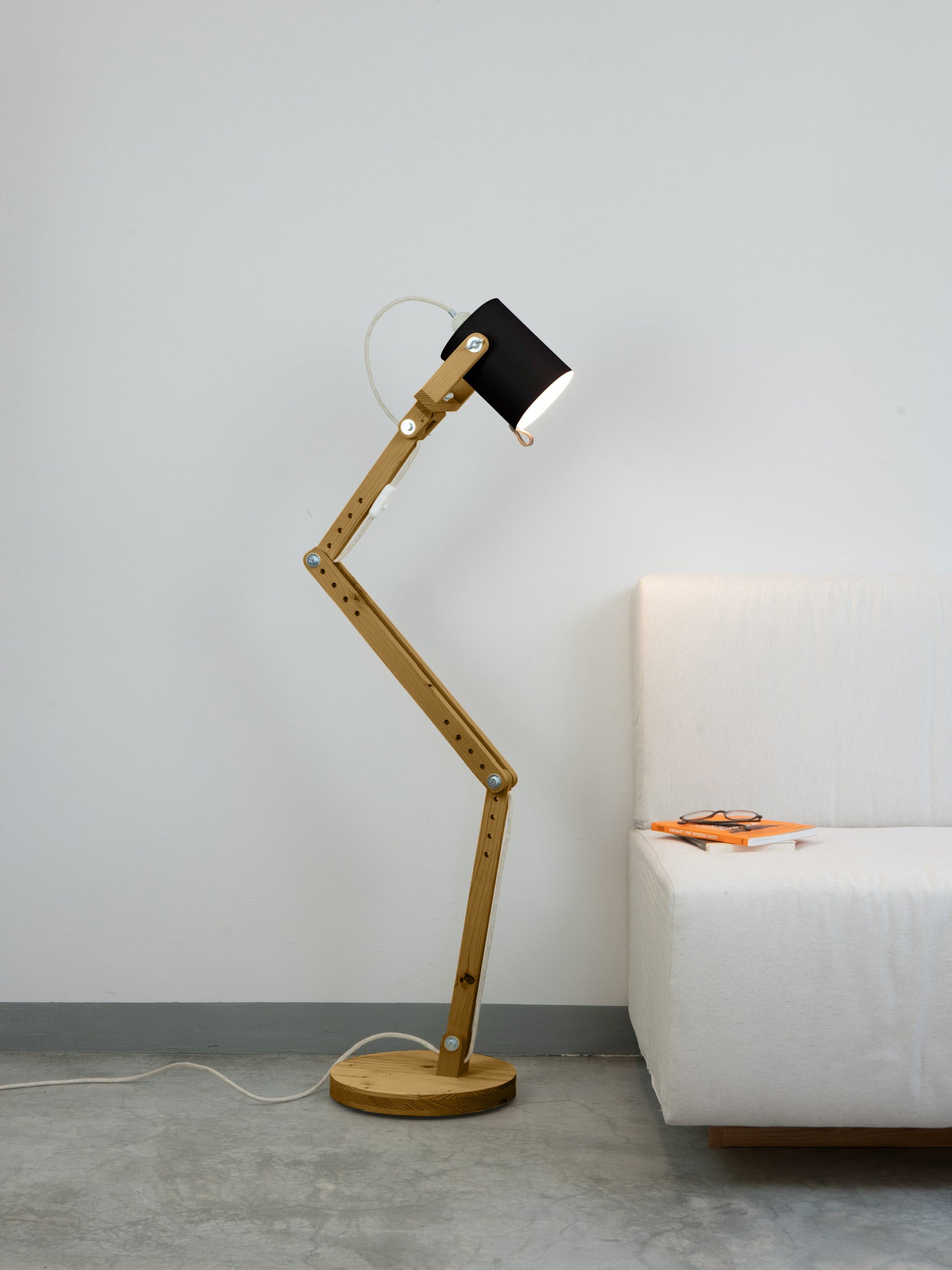 color=negro&acabado-de-madera=caramelo&color-de-cable=beige|b3b4df4f3af1dbd472aefba8efac43c5