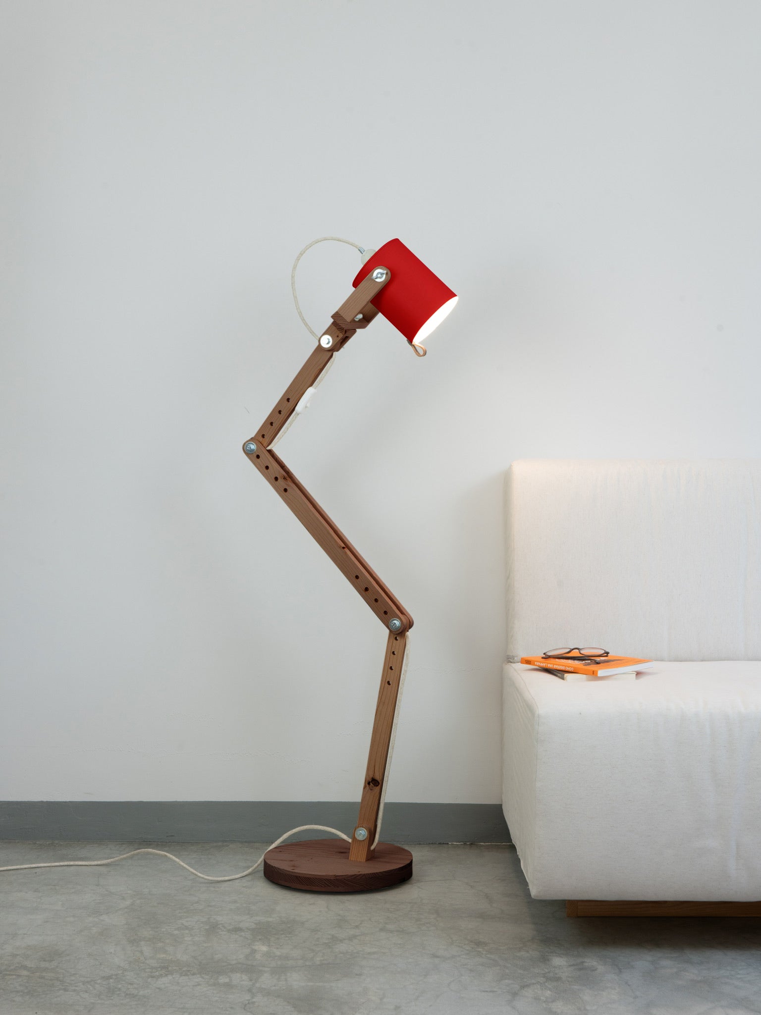 color=rojo-claro&acabado-de-madera=cafe&color-de-cable=beige|1d977e6aab08a200951402fded08cede