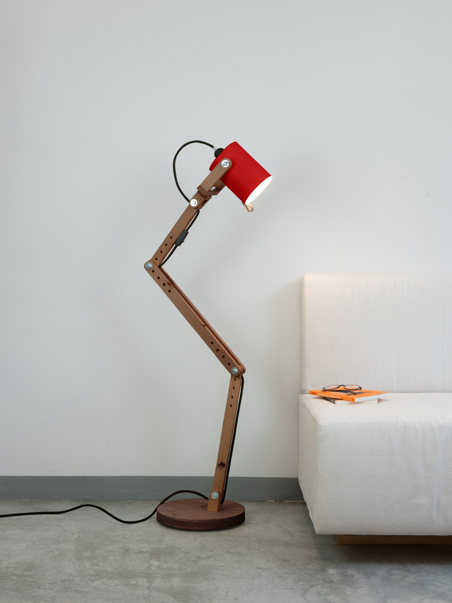 color=rojo-claro&acabado-de-madera=cafe&color-de-cable=negro|5b24cd50c6bc4e2351f5cd795b0d6e1a
