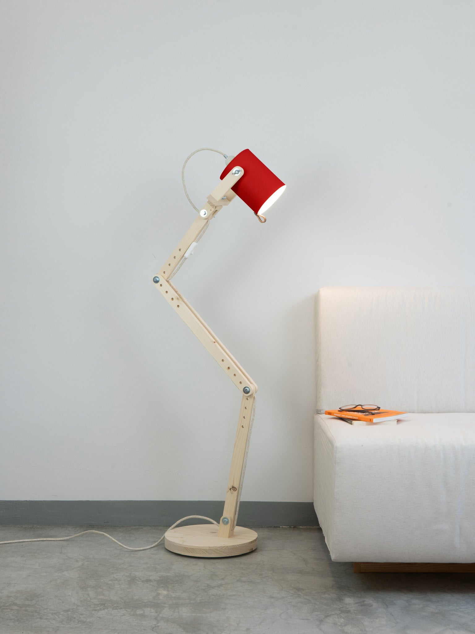 color=rojo-claro&acabado-de-madera=natural&color-de-cable=beige|904c2beb7b8bd2d06df8767451a4e0ba