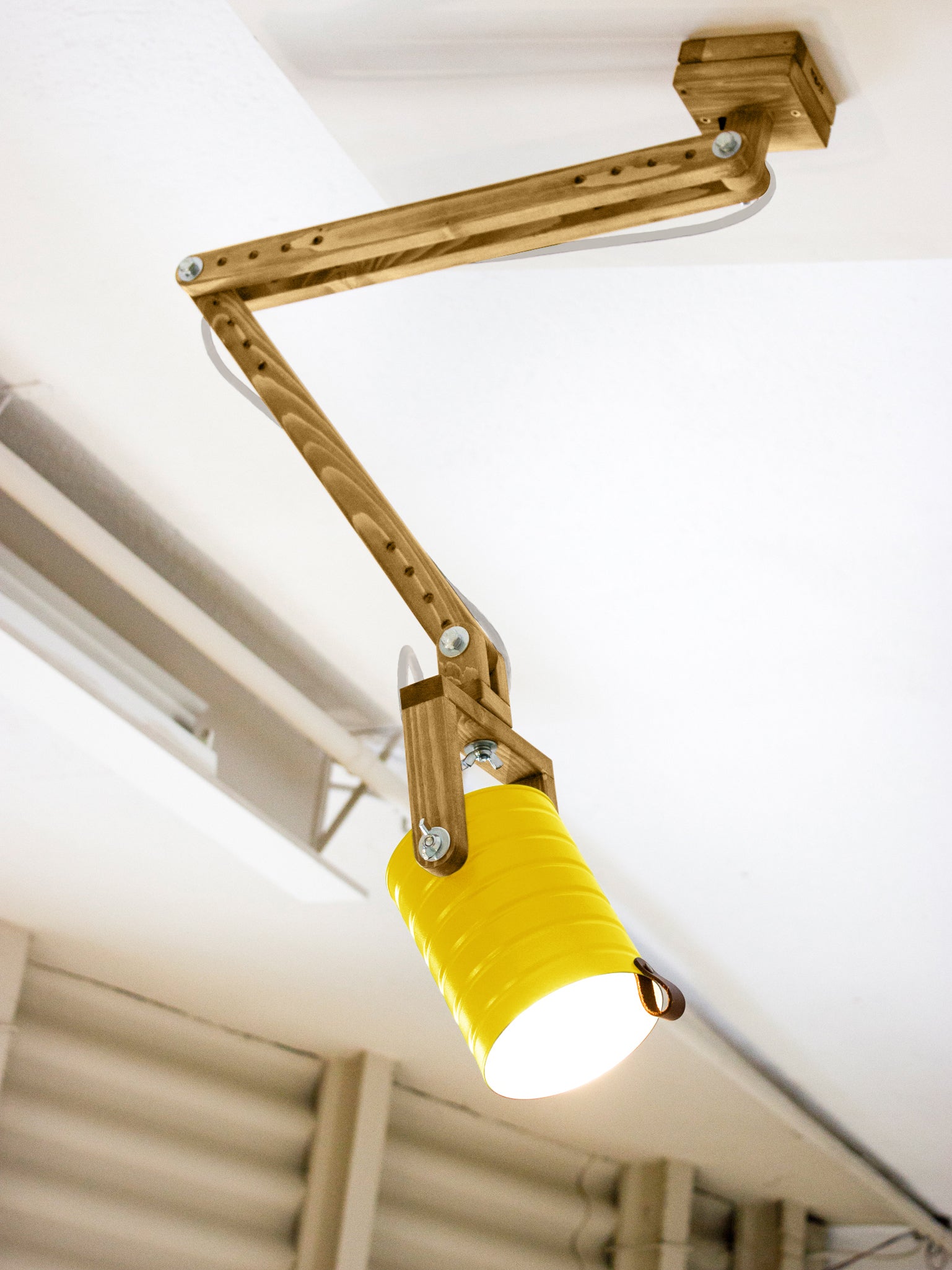 tamano=l&color=amarillo-claro&acabado-de-madera=caramelo&color-de-cable=beige|9a473c04c55c582ff7a6fd0d369ef090