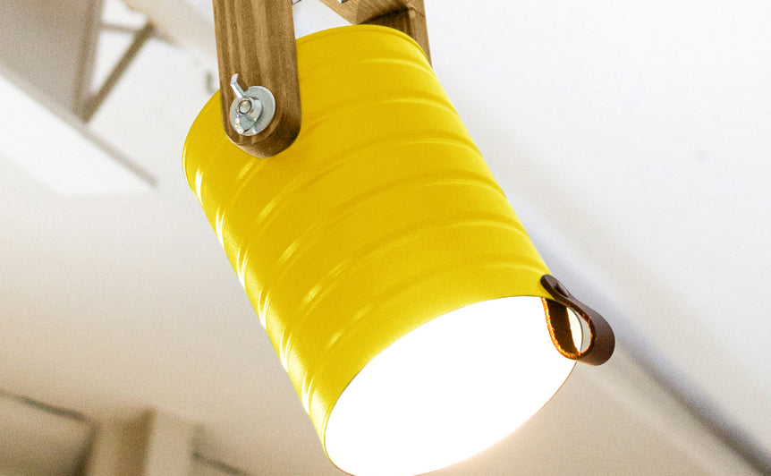 crop=color&tamano=l&color=amarillo-claro&acabado-de-madera=caramelo&color-de-cable=beige|9a473c04c55c582ff7a6fd0d369ef090
