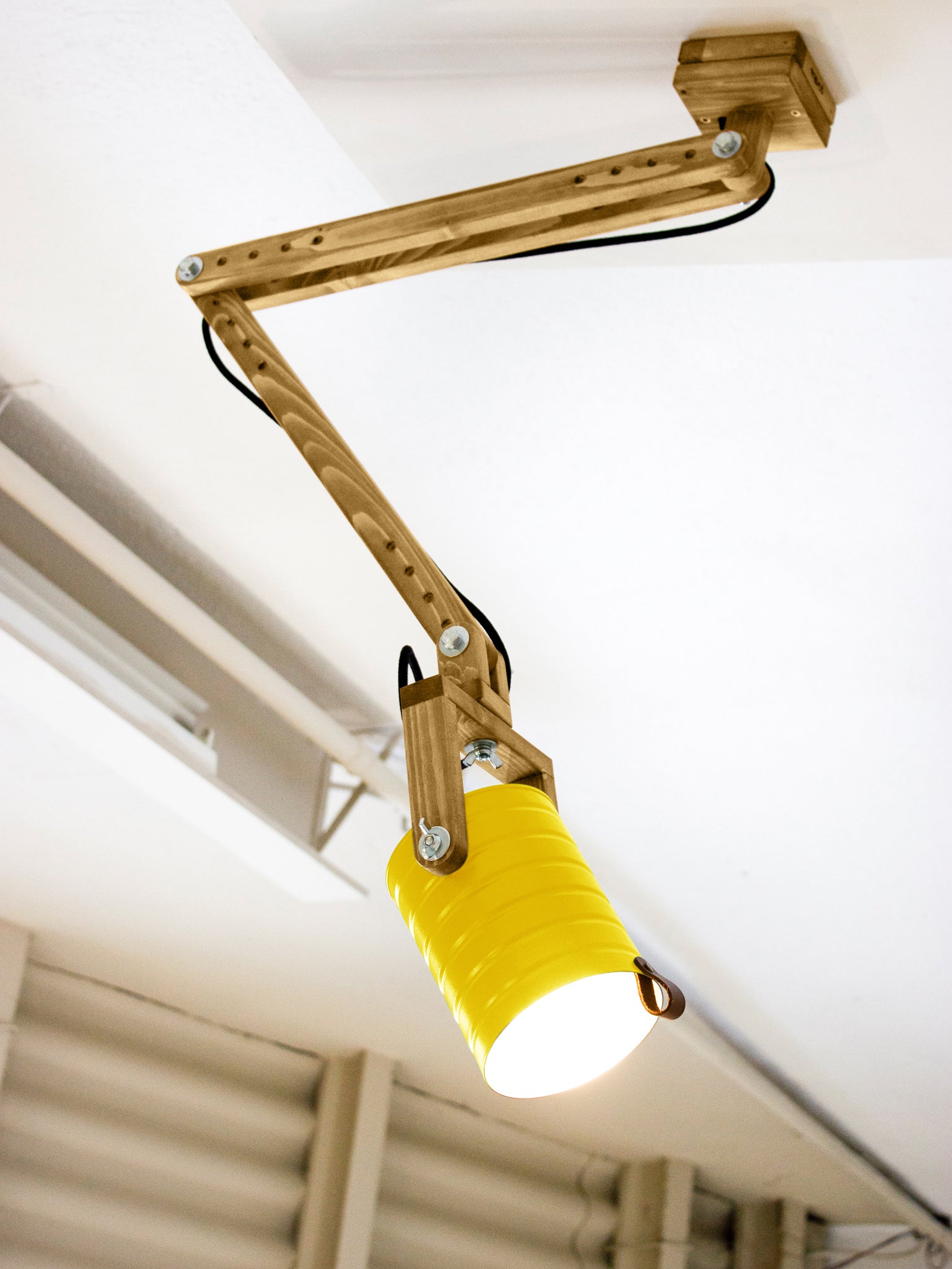 tamano=l&color=amarillo-claro&acabado-de-madera=caramelo&color-de-cable=negro|feca1245acee07bb3524ea3c5d27da94