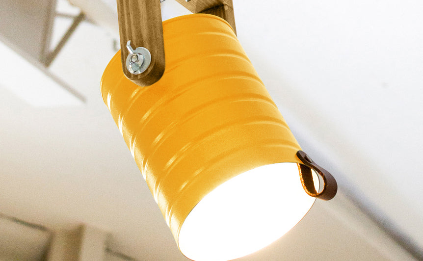 crop=color&tamano=l&color=amarillo-yema&acabado-de-madera=caramelo&color-de-cable=beige|7a1ab38b6671f4137ff4847a479e5712