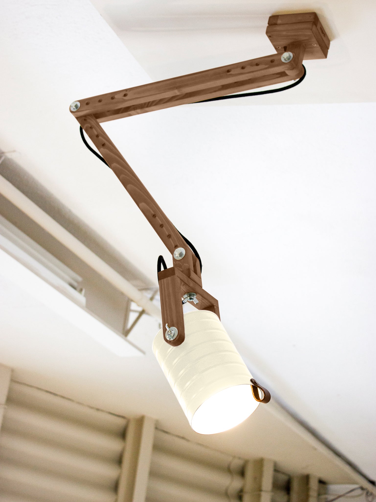tamano=l&color=blanco-hueso&acabado-de-madera=cafe&color-de-cable=negro|a9b9498bb191c8c3b0aee343e1b61598