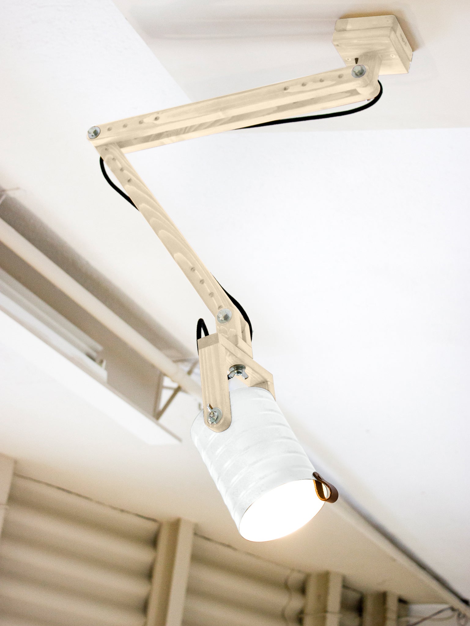tamano=l&color=blanco-mate&acabado-de-madera=natural&color-de-cable=negro|9e5ea5d611c27fc8f160508456869965