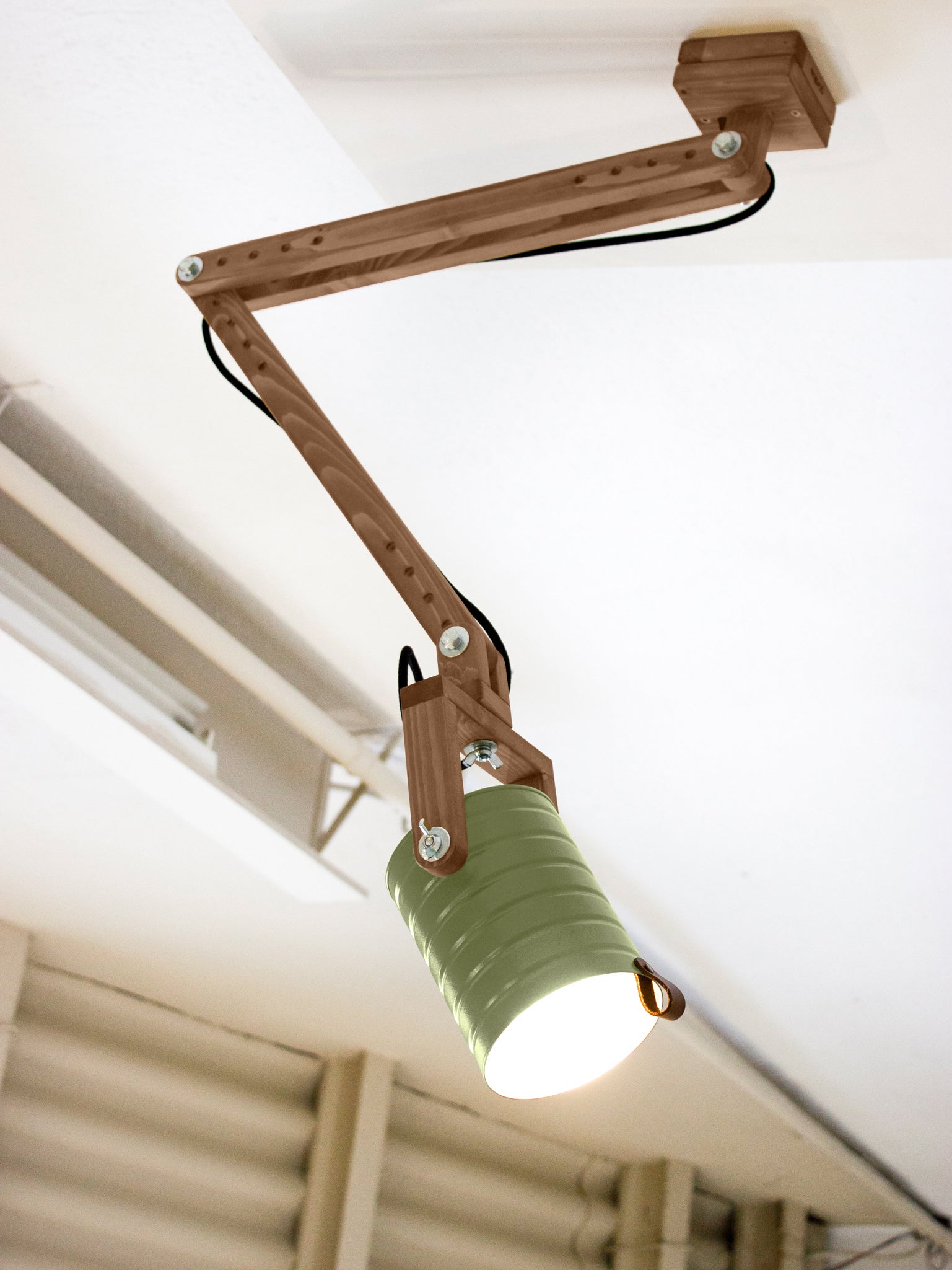 tamano=l&color=verde-bonsai&acabado-de-madera=cafe&color-de-cable=negro|97fc228d4a296deebea7f29ddee32815