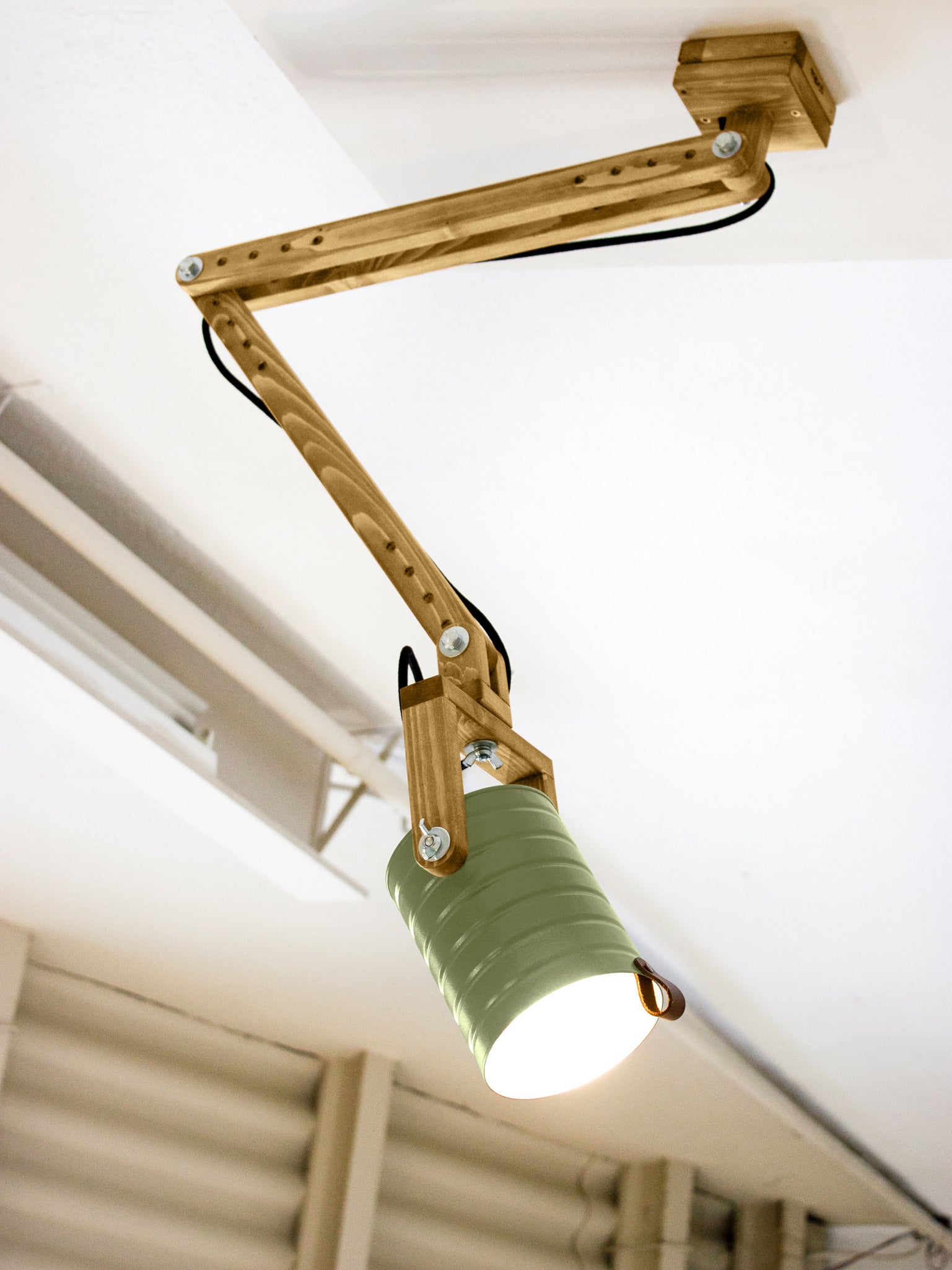tamano=l&color=verde-bonsai&acabado-de-madera=caramelo&color-de-cable=negro|5e668ebb42428626ed9a7fdef4b5751f