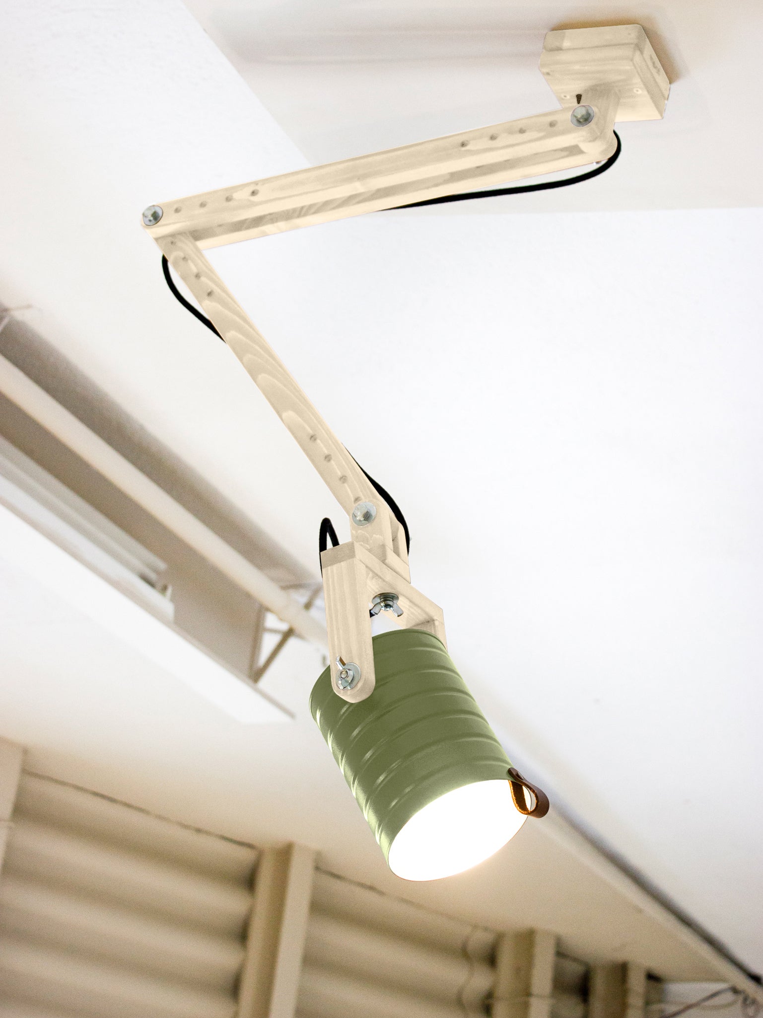 tamano=l&color=verde-bonsai&acabado-de-madera=natural&color-de-cable=negro|c79600dda15b9165b3bed2042b6e8b97
