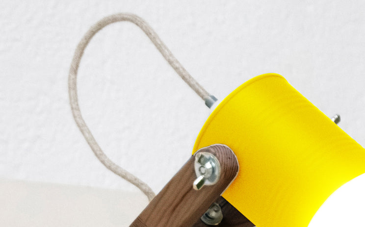 crop=color-de-cable&tamano=m&color=amarillo-claro&acabado-de-madera=cafe&color-de-cable=beige|a9b173d5c69132c79ff5d077a116ac40