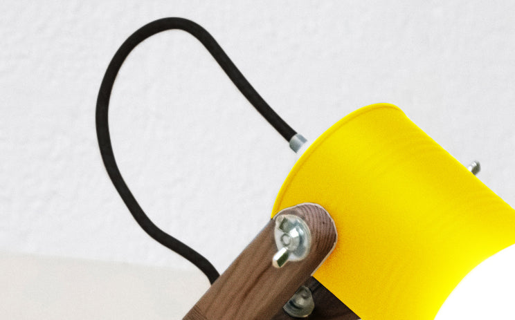 crop=color-de-cable&tamano=m&color=amarillo-claro&acabado-de-madera=cafe&color-de-cable=negro|22fa8b4ea58162a791d647fde4787876