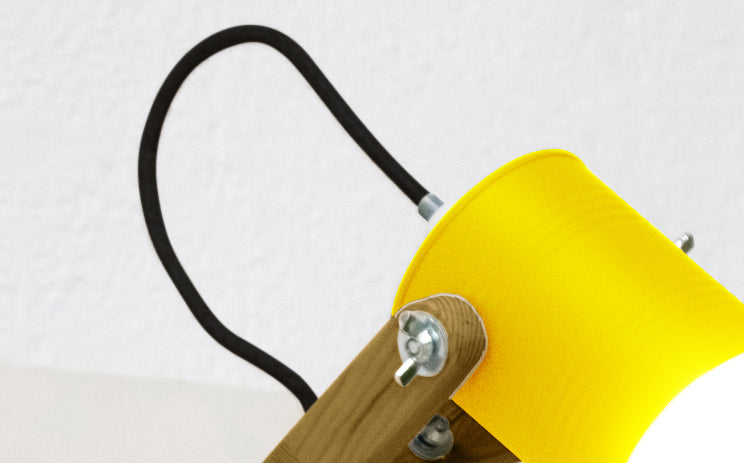 crop=color-de-cable&tamano=m&color=amarillo-claro&acabado-de-madera=caramelo&color-de-cable=negro|7b07748290c0660d09e3d8666d0f7def