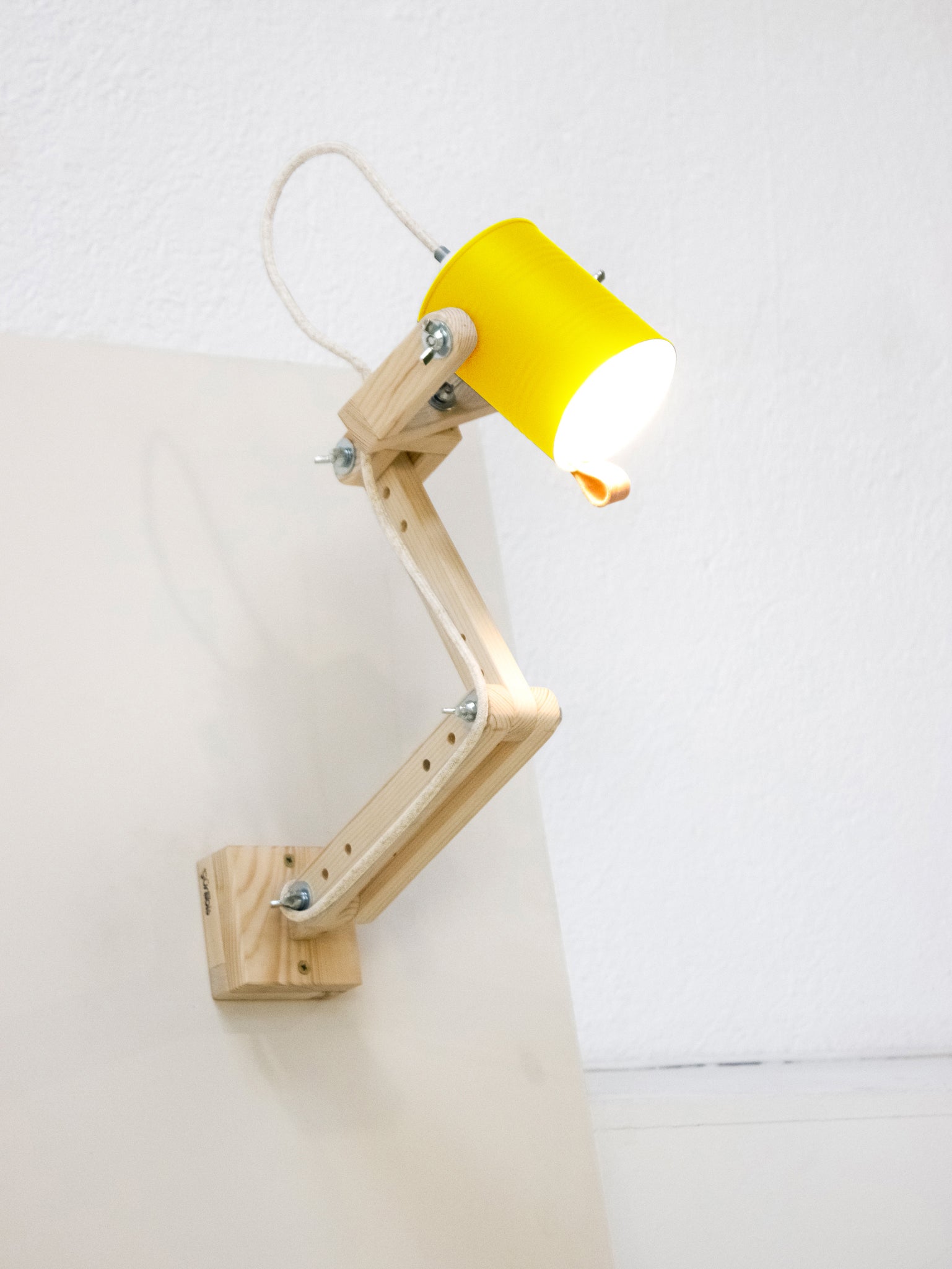 tamano=m&color=amarillo-claro&acabado-de-madera=natural&color-de-cable=beige|c2dfd1d60834ada3bfc8e6b6e5d6e526