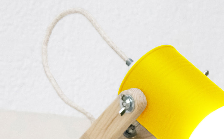 crop=color-de-cable&tamano=m&color=amarillo-claro&acabado-de-madera=natural&color-de-cable=beige|c2dfd1d60834ada3bfc8e6b6e5d6e526