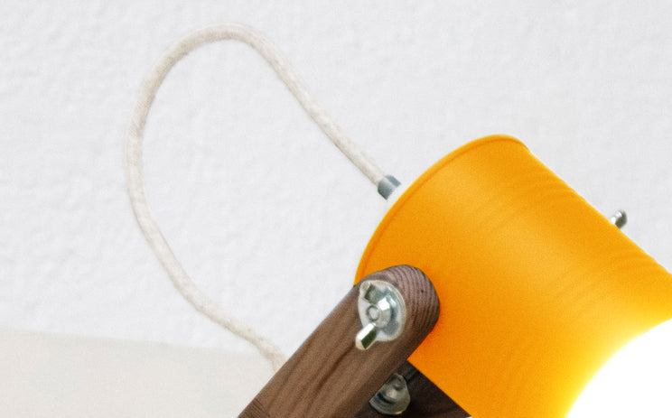 crop=color-de-cable&tamano=m&color=amarillo-yema&acabado-de-madera=cafe&color-de-cable=beige|7358300a4e8bbae5f6b424cade59163c