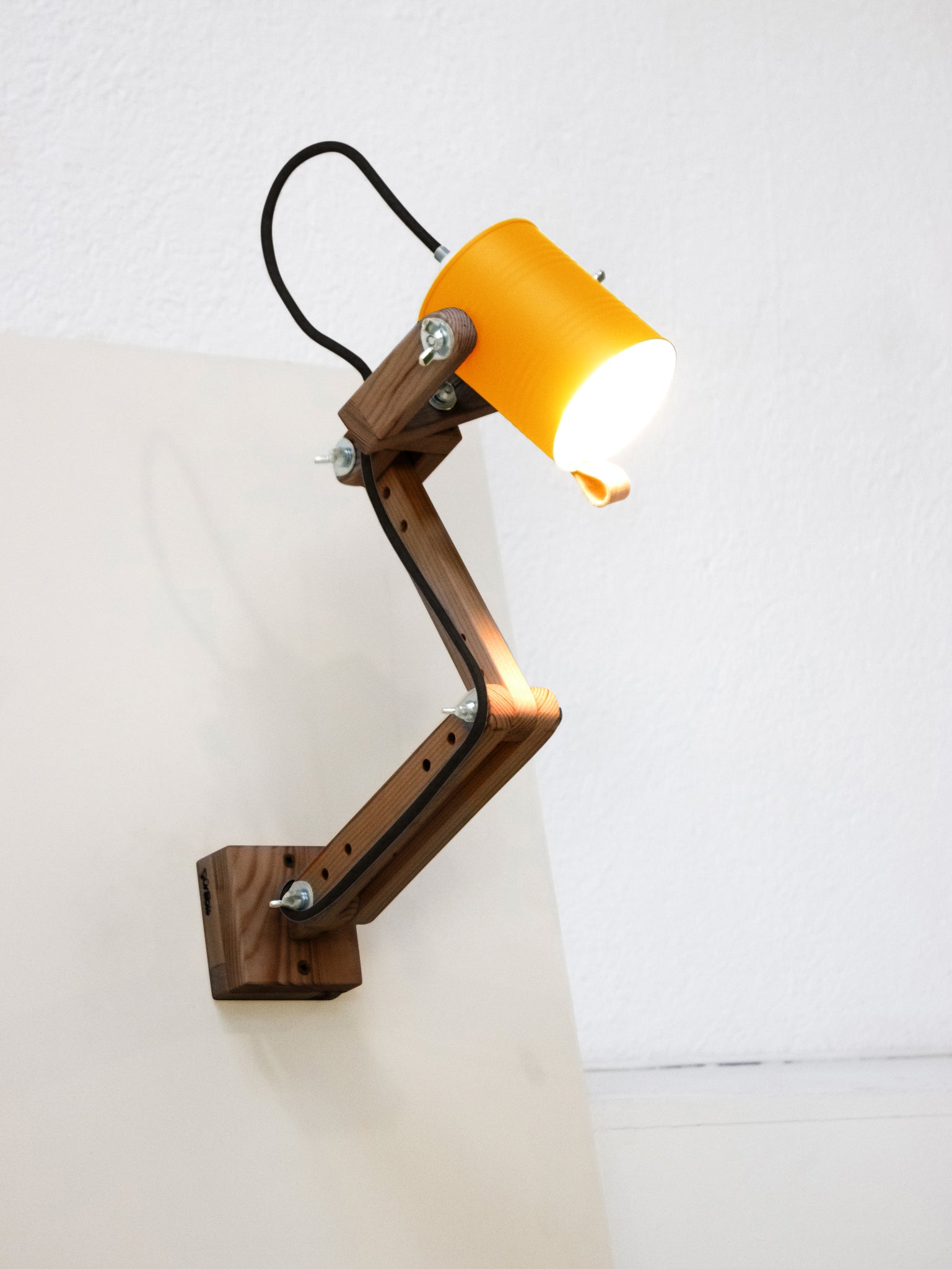 tamano=m&color=amarillo-yema&acabado-de-madera=cafe&color-de-cable=negro|7feae0efccb85e6f354029e53e32e52c