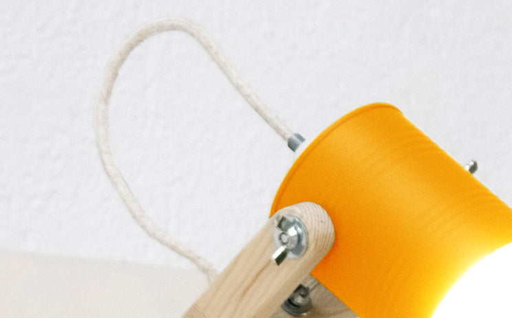 crop=color-de-cable&tamano=m&color=amarillo-yema&acabado-de-madera=natural&color-de-cable=beige|36387a6729a7517ab1a7ecd11352ff72