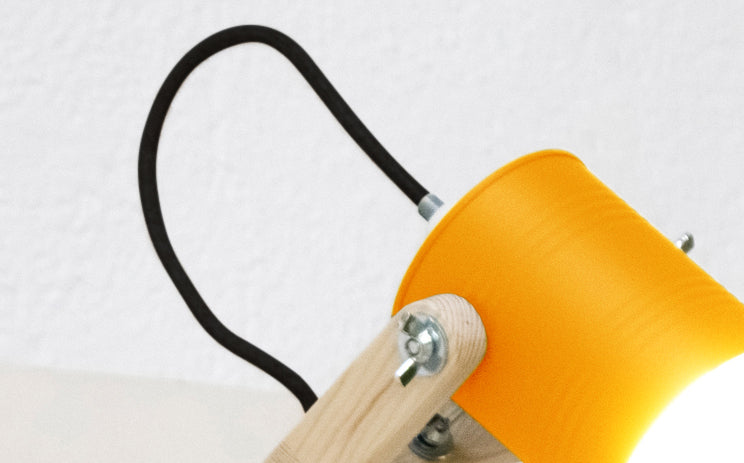 crop=color-de-cable&tamano=m&color=amarillo-yema&acabado-de-madera=natural&color-de-cable=negro|8124e4e2ab7c7eaf9a418bbe79009000