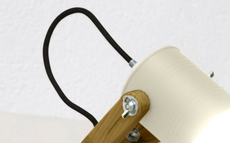 crop=color-de-cable&tamano=m&color=blanco-hueso&acabado-de-madera=caramelo&color-de-cable=negro|4e926022b93f5ab4b5c9f528300253cb