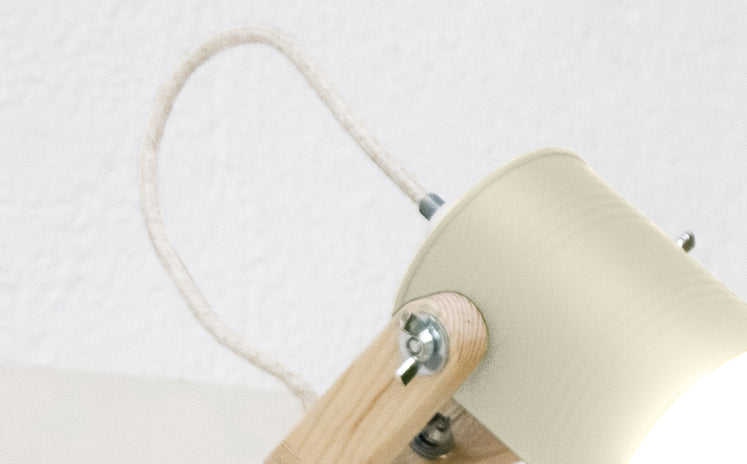 crop=color-de-cable&tamano=m&color=blanco-hueso&acabado-de-madera=natural&color-de-cable=beige|d8a03d104a8282290a94989731835d6b