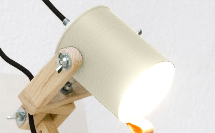 crop=color&tamano=m&color=blanco-hueso&acabado-de-madera=natural&color-de-cable=negro|5d024d2883aebeca8000375c78d40d8f