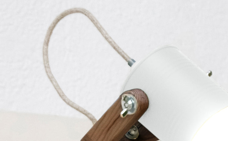 crop=color-de-cable&tamano=m&color=blanco-mate&acabado-de-madera=cafe&color-de-cable=beige|d9eab92c884ba433f691d3fa3f686806