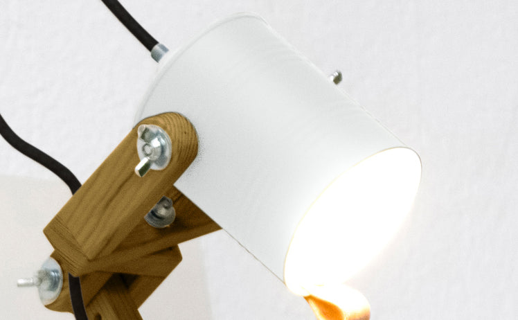 crop=color&tamano=m&color=blanco-mate&acabado-de-madera=caramelo&color-de-cable=negro|3b36d41d42b03e0c84e5a73e39dc59bc