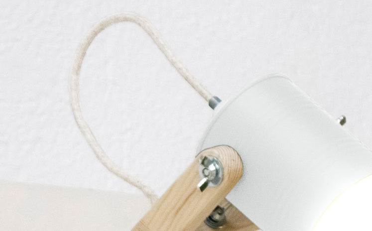 crop=color-de-cable&tamano=m&color=blanco-mate&acabado-de-madera=natural&color-de-cable=beige|653d8050a995cdd2942402da076ef03e