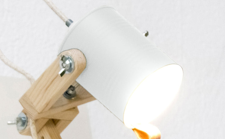 crop=color&tamano=m&color=blanco-mate&acabado-de-madera=natural&color-de-cable=beige|653d8050a995cdd2942402da076ef03e