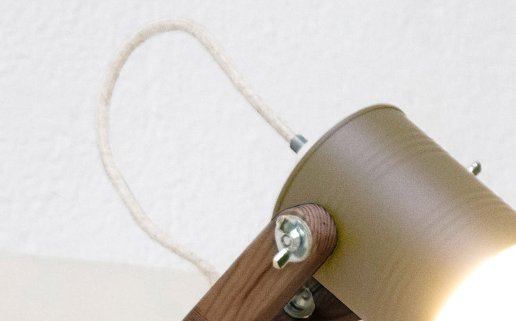 crop=color-de-cable&tamano=m&color=gris-koala&acabado-de-madera=cafe&color-de-cable=beige|ccff2d6363bef1ffaa50e5715218057d