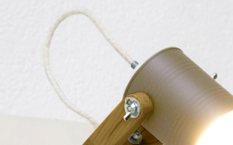 crop=color-de-cable&tamano=m&color=gris-koala&acabado-de-madera=caramelo&color-de-cable=beige|1c625663c4df46abafbe8268744a9337