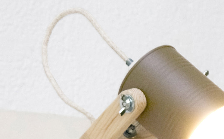 crop=color-de-cable&tamano=m&color=gris-koala&acabado-de-madera=natural&color-de-cable=beige|9e08c2e7b77c361825aa2d0992af2b54