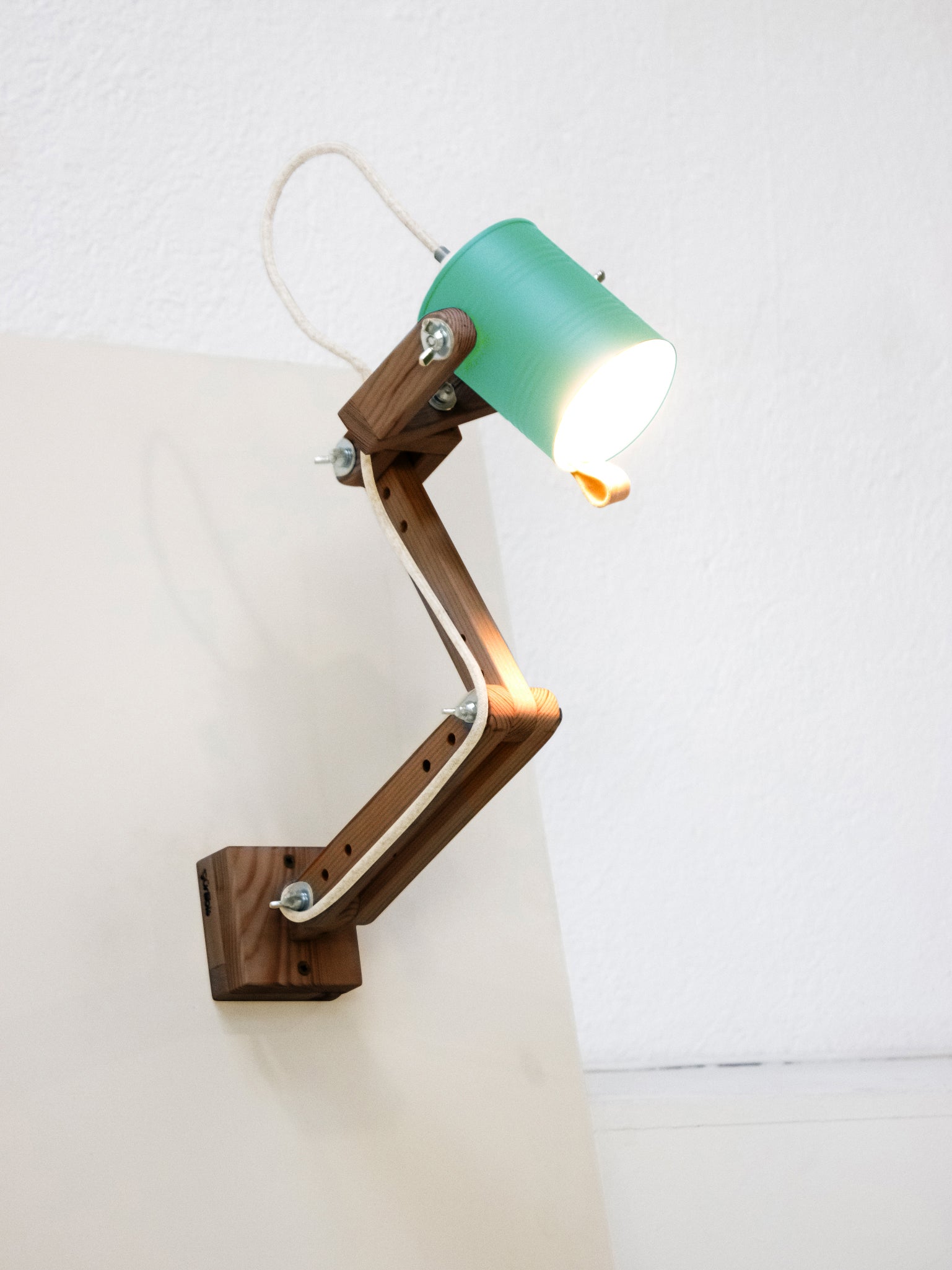 tamano=m&color=verde-bali&acabado-de-madera=cafe&color-de-cable=beige|28bd6c01fd2a481086dc765a61691d20