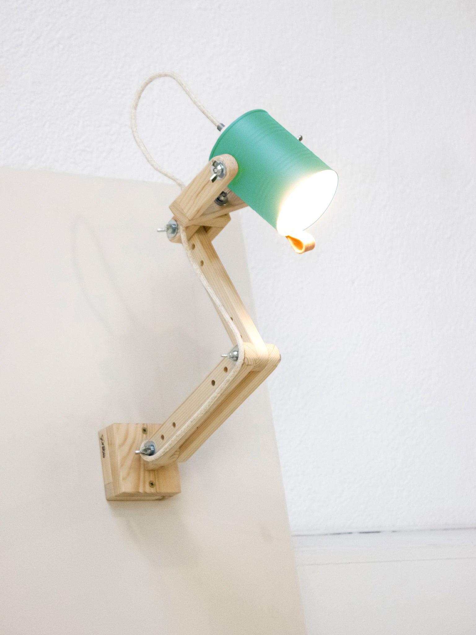 tamano=m&color=verde-bali&acabado-de-madera=natural&color-de-cable=beige|67d93e95f59919dd104bb6cb5539a429