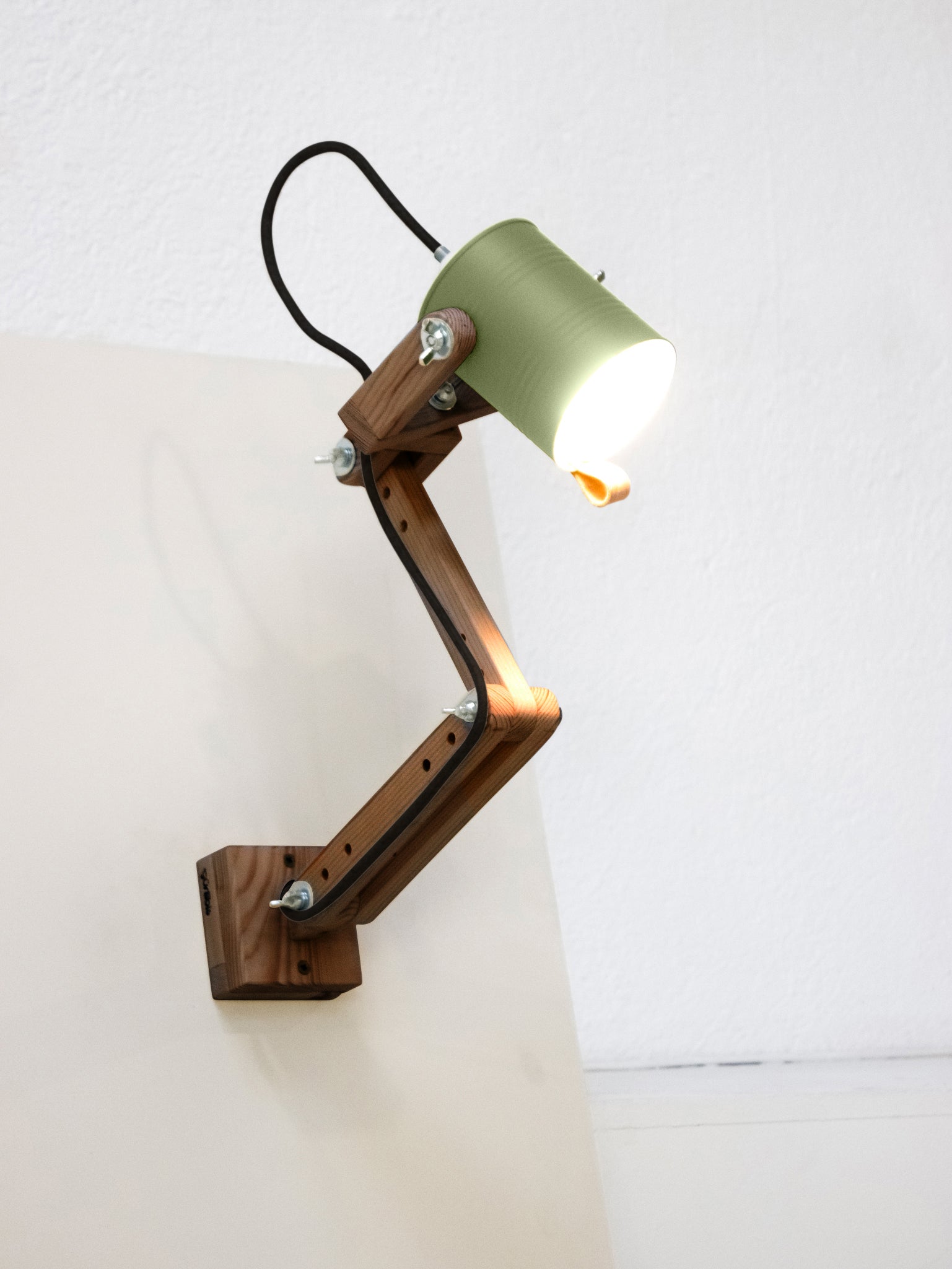tamano=m&color=verde-bonsai&acabado-de-madera=cafe&color-de-cable=negro|5f2ca3c8d3e0072ba9fd1ffcdb163088