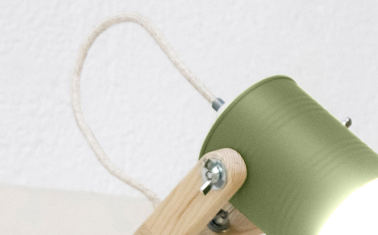 crop=color-de-cable&tamano=m&color=verde-bonsai&acabado-de-madera=natural&color-de-cable=beige|f1fd40323f48f6f79a35b8cb851d3acc